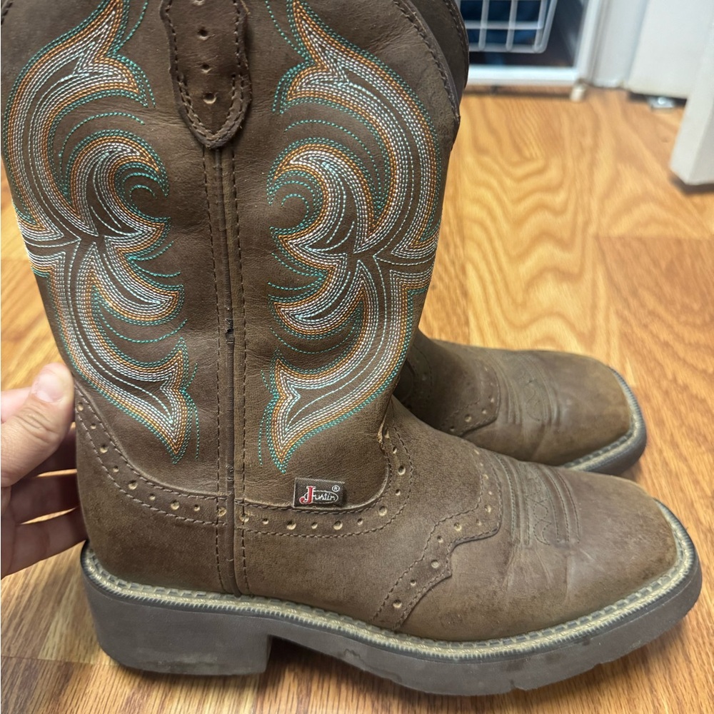 Ariat Brown Leather Boots with Embroidery